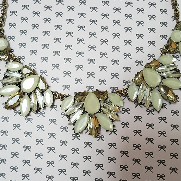 Silver and white gemstone statement necklace - Picture 2 of 3
